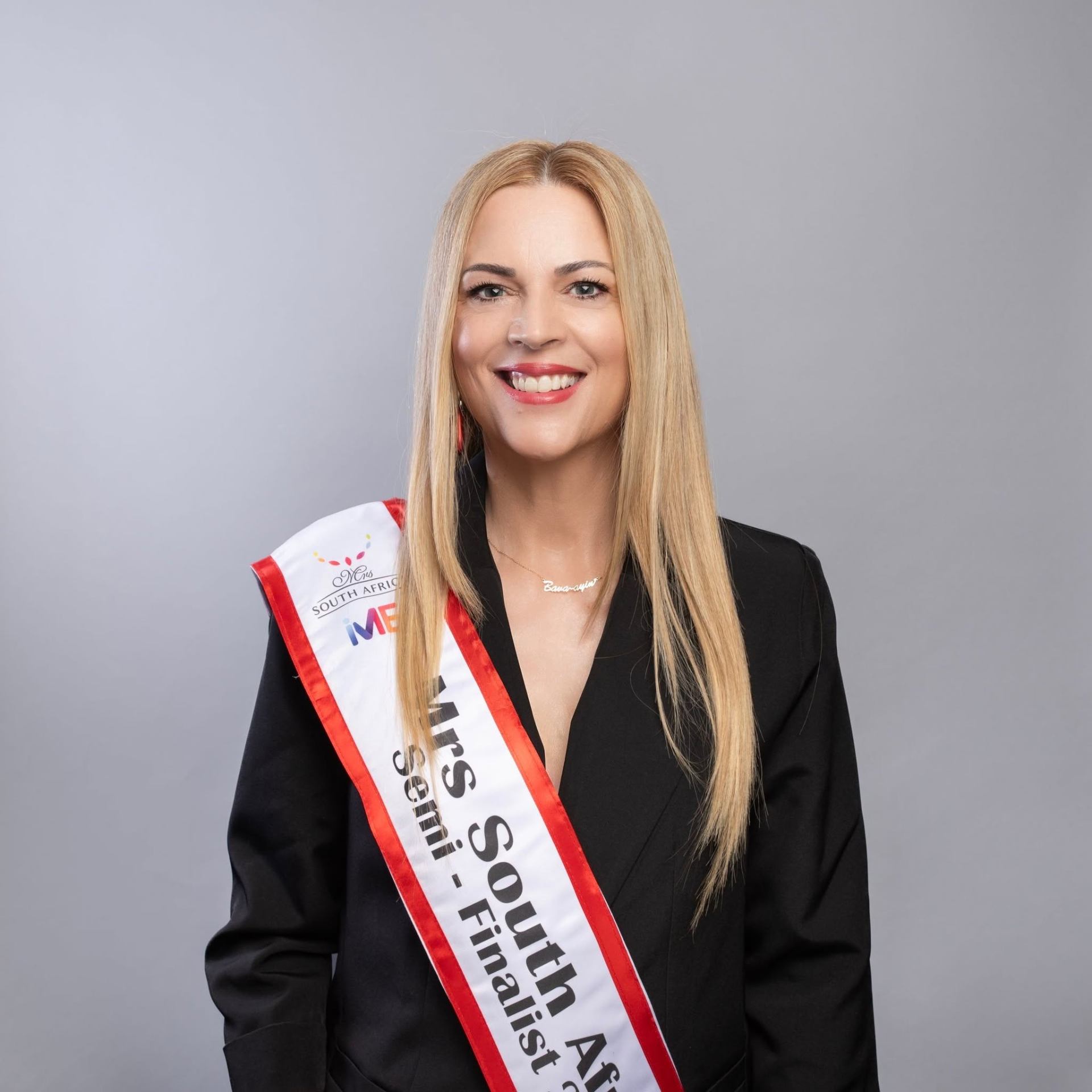 Tracey Elliot wearing her Mrs South Africa Semi-Finalist sash